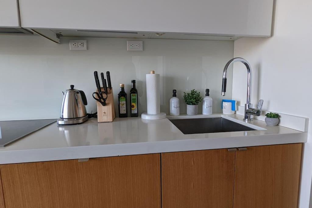 Lovely 2 Bed Condo In Downtown Toronto Exterior photo