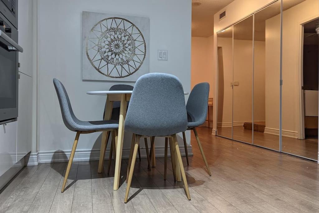 Lovely 2 Bed Condo In Downtown Toronto Exterior photo
