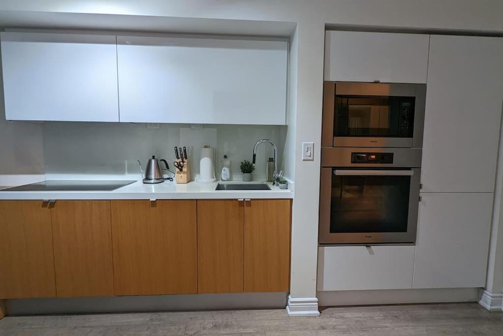 Lovely 2 Bed Condo In Downtown Toronto Exterior photo