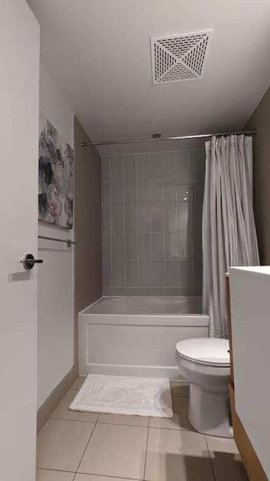 Lovely 2 Bed Condo In Downtown Toronto Exterior photo
